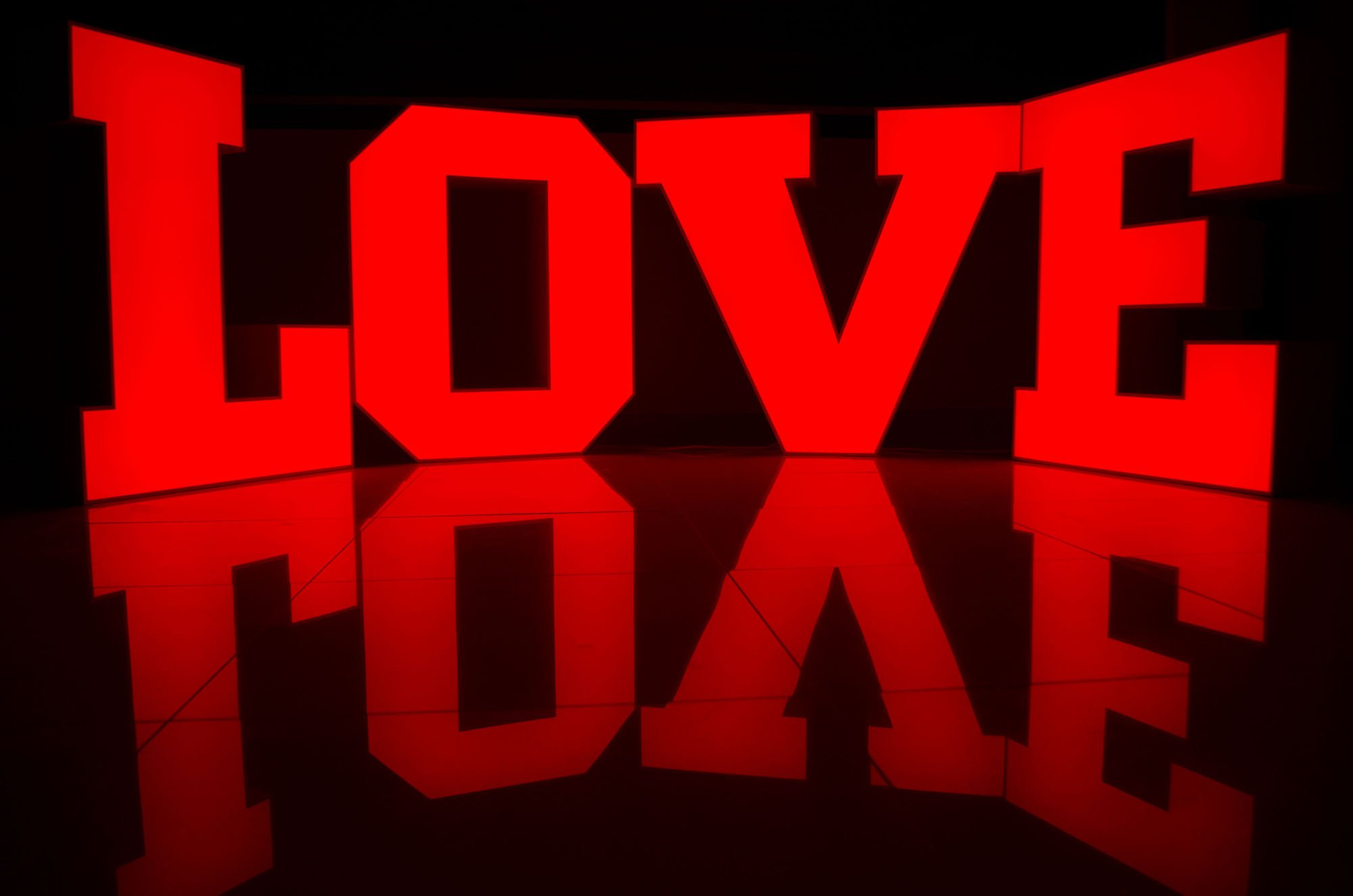 LOVE świecący w różnych kolorach, sterowany pilotem