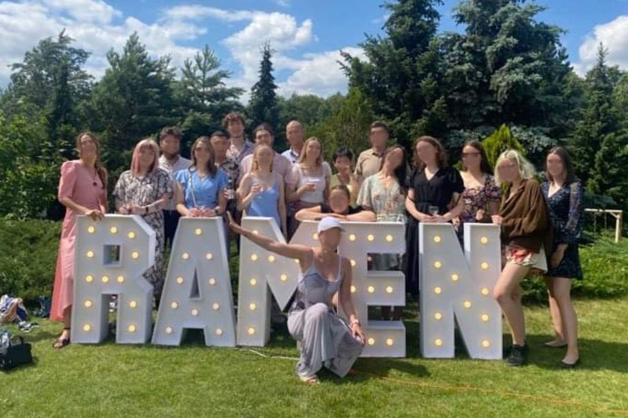 Romantyczna dekoracja na rocznicę - imponujące podświetlane litery o wysokości 100 cm