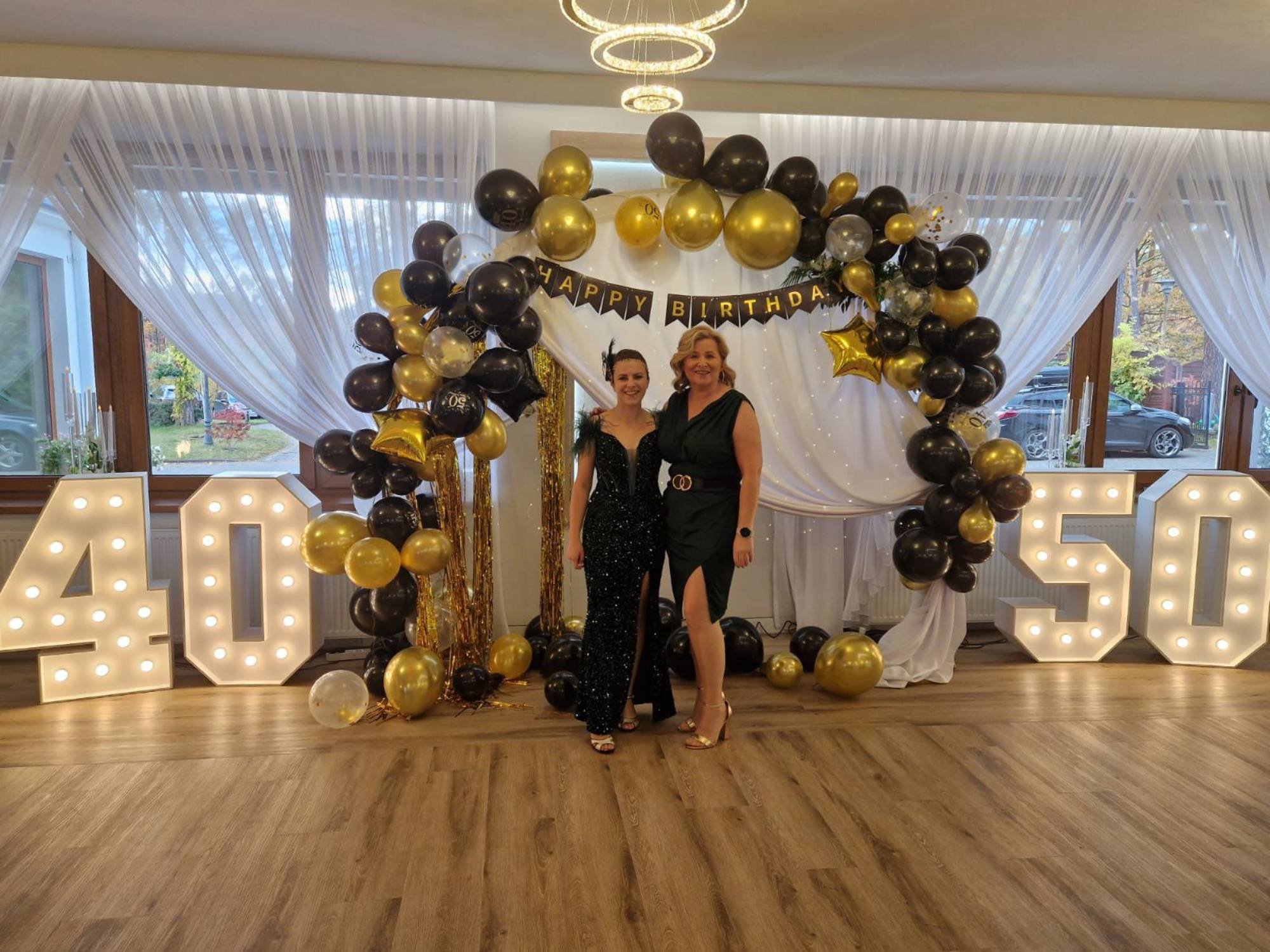 Podw&oacute;jne urodziny, podw&oacute;jny blask! Dekoracje świetlne, cyfry z żar&oacute;wkami, 100 cm wysokości, wynajem