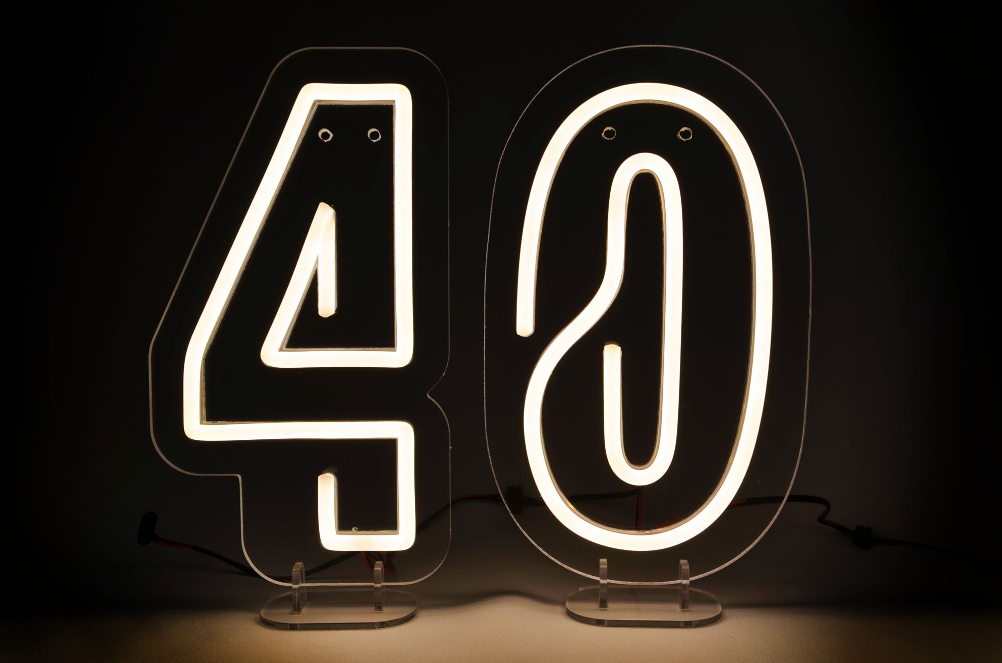 Zestaw neonowych cyfr 40 lat – dekoracja LED na jubileusz LiteroweLove