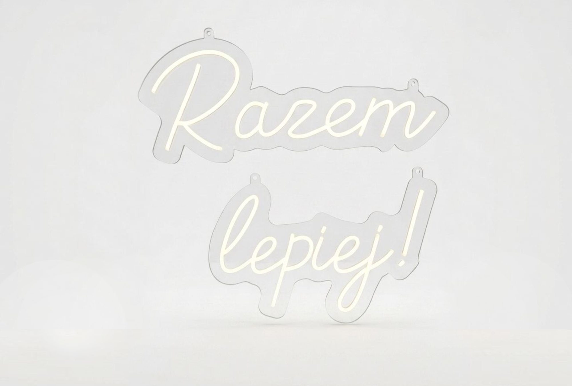 Biały neon Razem lepiej na ściankę weselną &ndash; wynajem dekoracji świetlnych