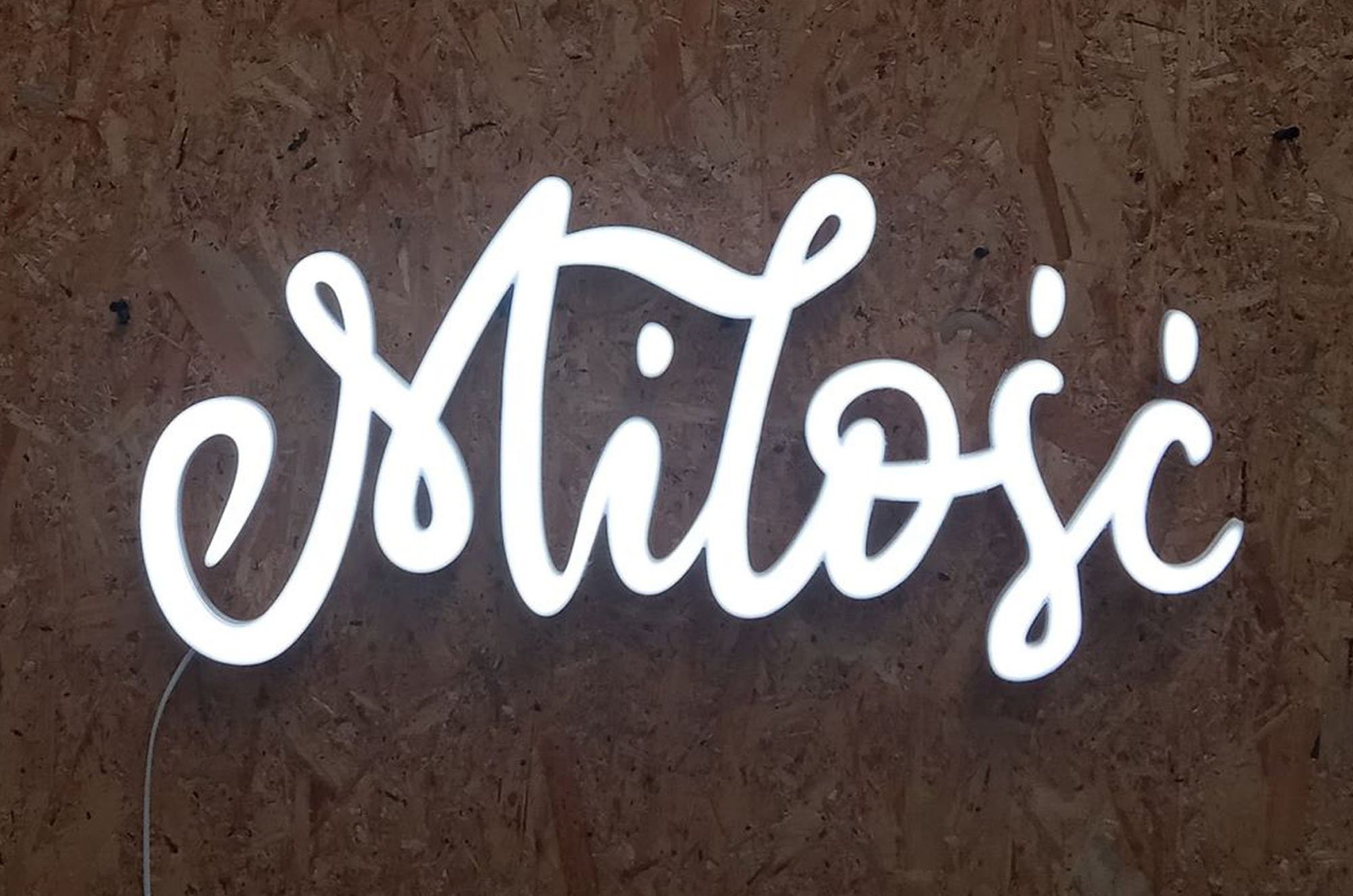 Neon MIŁOŚĆ na wynajem w Opolu. Wysyłka kurierem na terenie całej Polski.