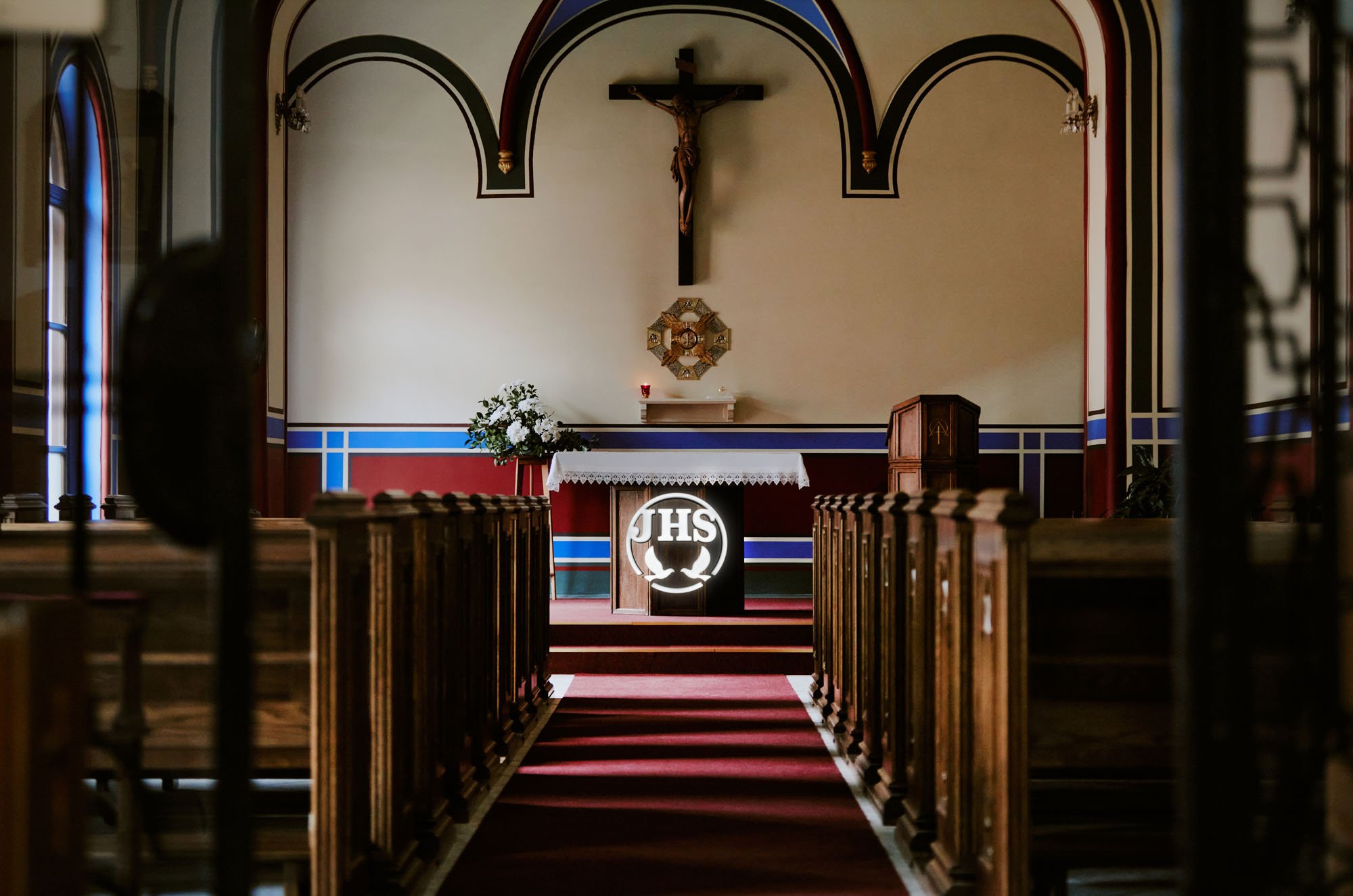 Dekoracja ołtarza na komunię świętą, neon led IHS