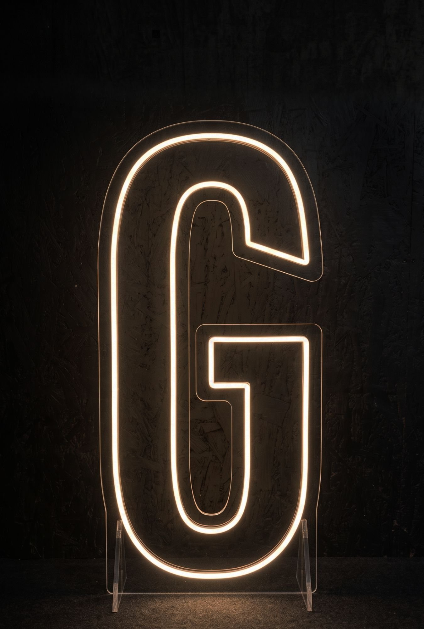 Stojąca litera G LED 120 cm &ndash; podświetlana litera do napis&oacute;w i nazw firm