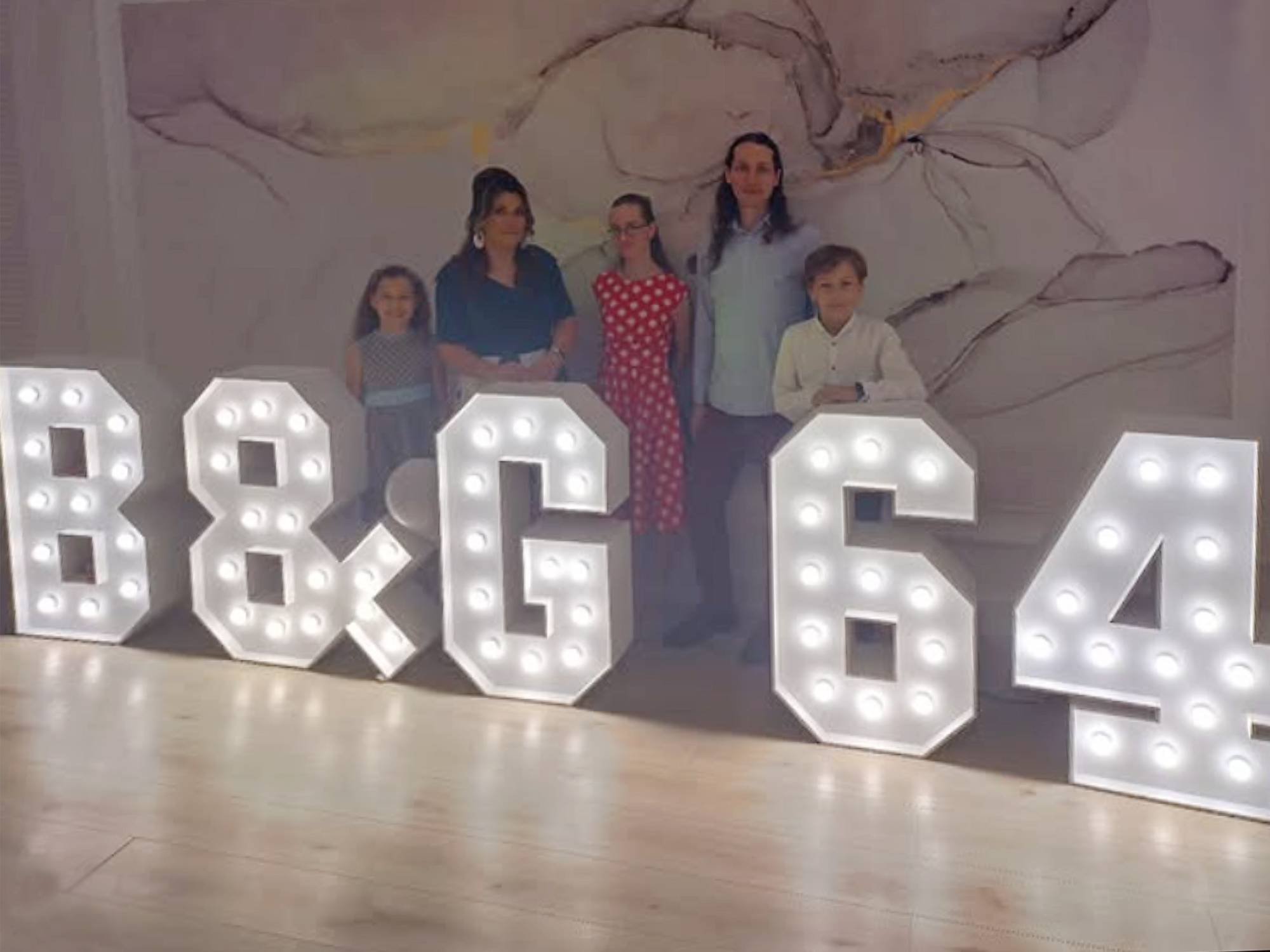 literowelove wypozyczalnia dekoracji świetlnych_inicjały cyfry na rocznicę urodziny i jubileusze
