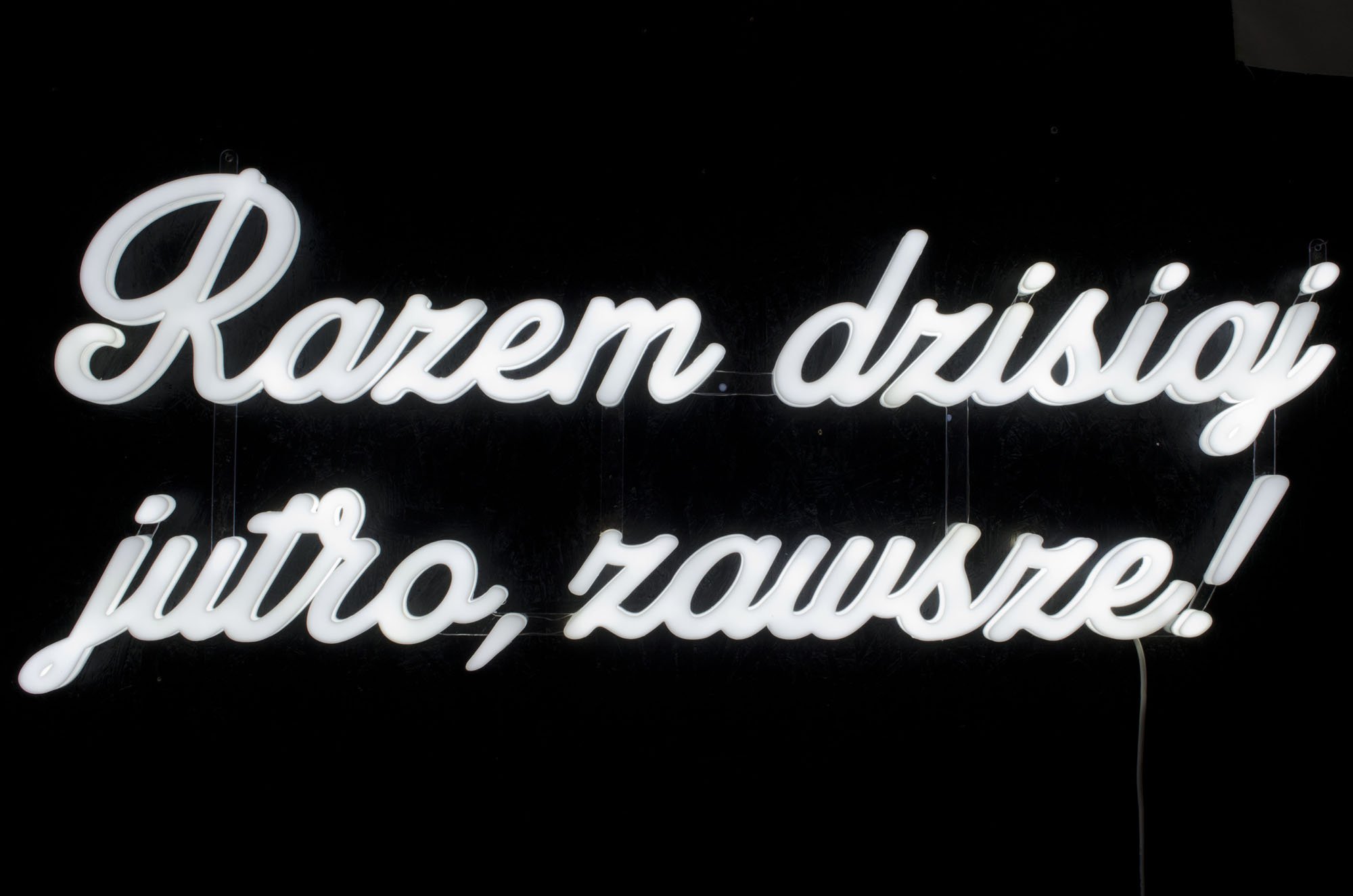 Wiszący neon LED Razem dzisiaj, jutro, zawsze! stosowany jest najczęsciej na ściankach weselnych