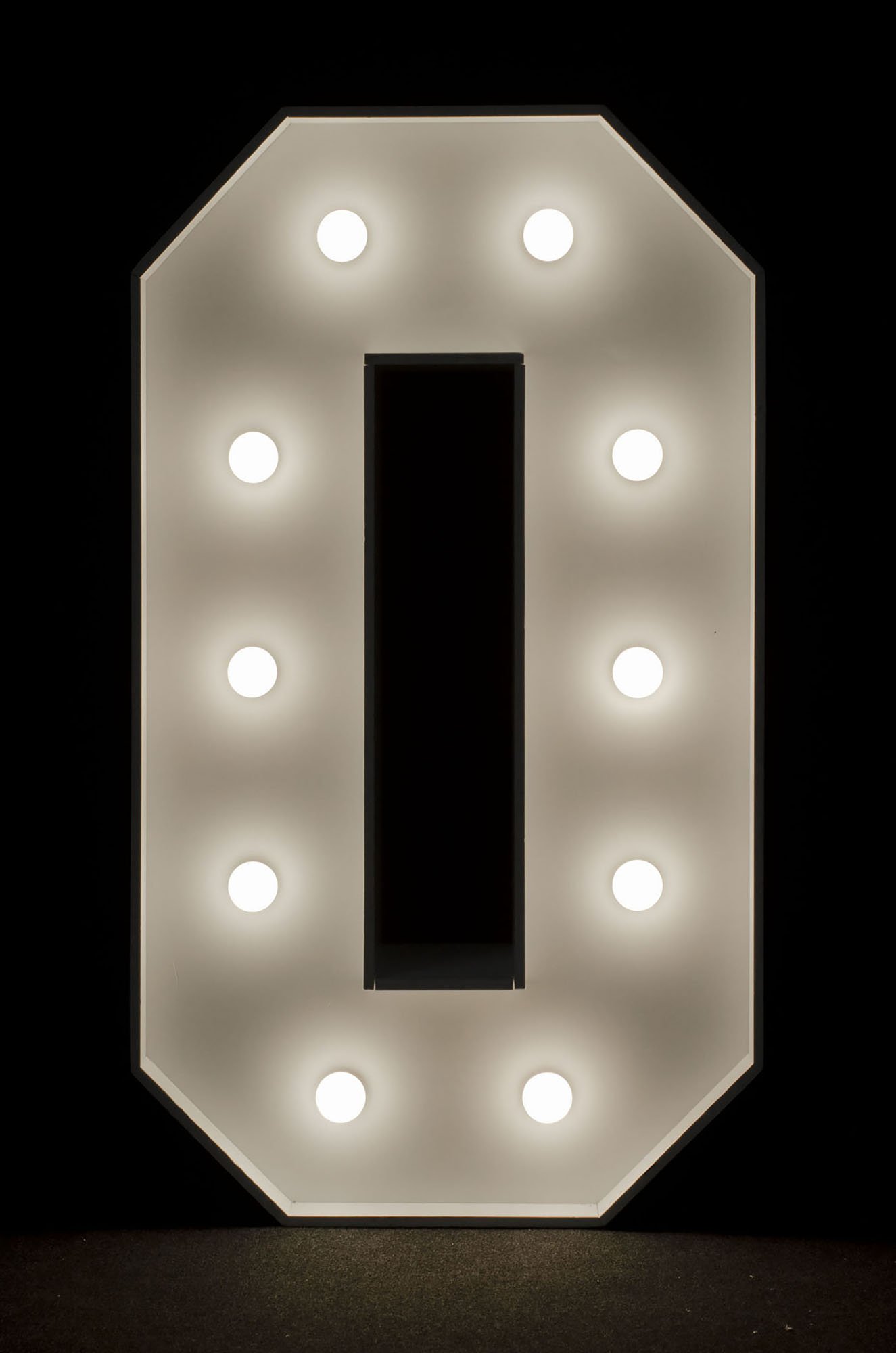 Stojąca cyfra 0 podświetlana żarówkami LED, o wysokości 1m, dekoracja świetlna, cyfry 0-9, Opole