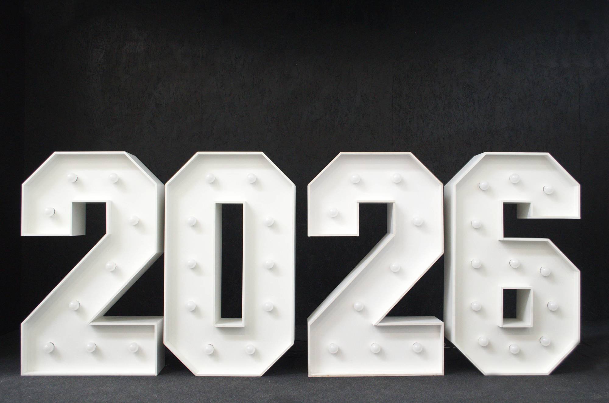 Dekoracja na bal sylwestrowy 2026, nowy rok, świecące cyfry, karnawał zabawa event