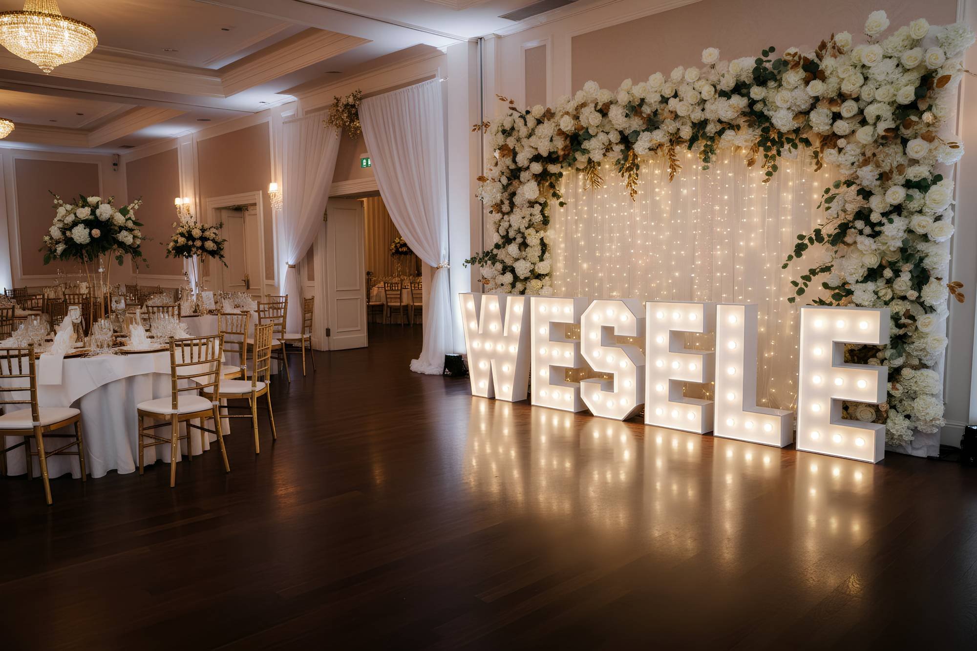 Litery WESELE jako dekoracja na sali weselnej, litery z żar&oacute;wkami na wynajem