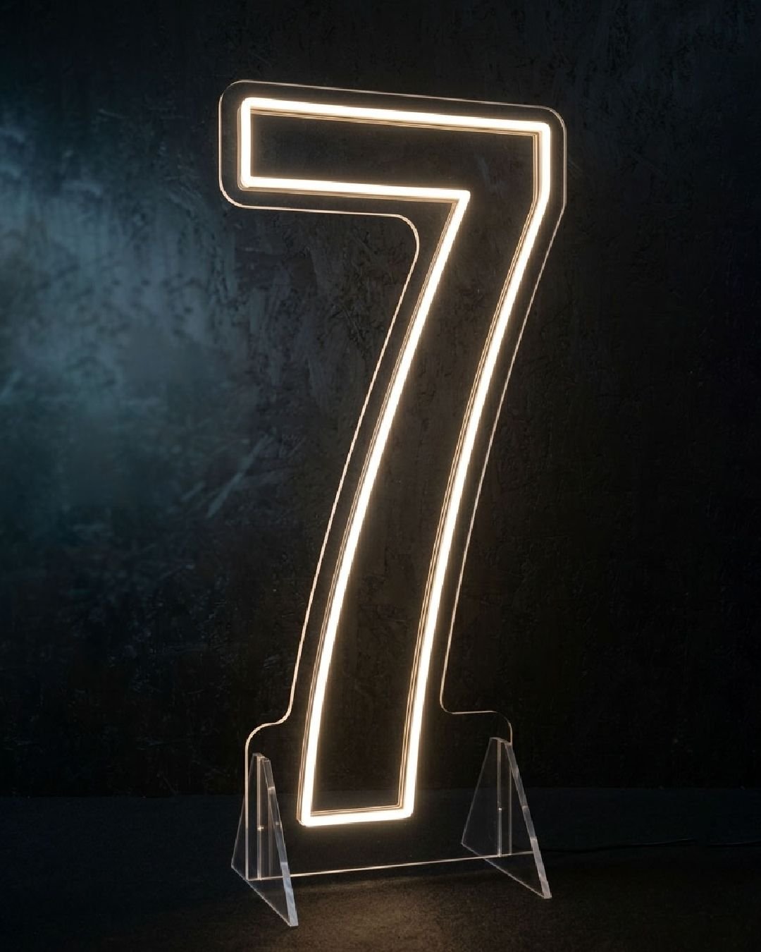 Cyfra 7 LED 120 cm &ndash; świecąca cyfra na 70 urodziny i rodzinny jubileusz