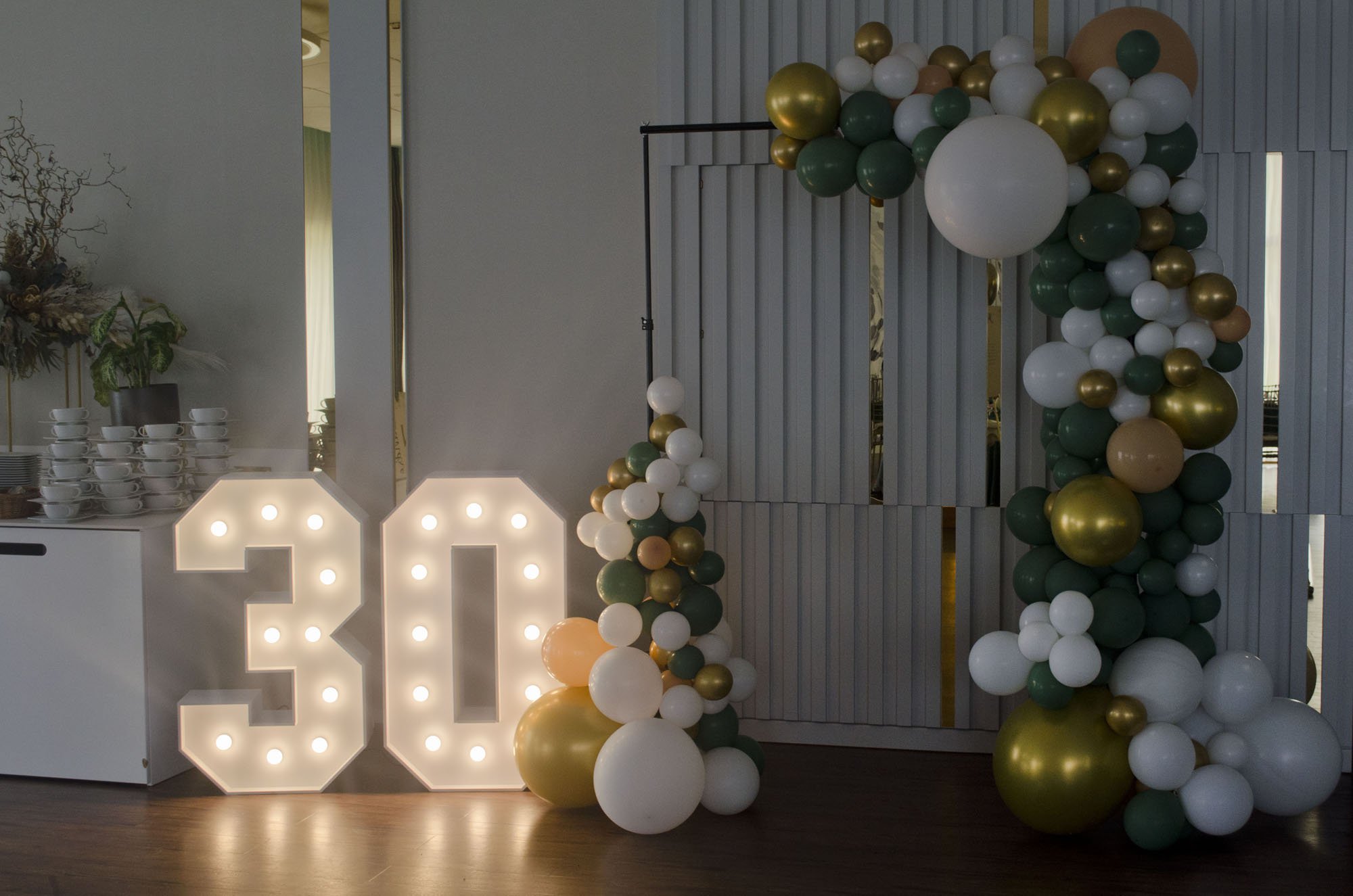 Planujesz romantyczną rocznicę? Podświetlane cyfry dodają magii i uczynią ten dzień niezapomnianym