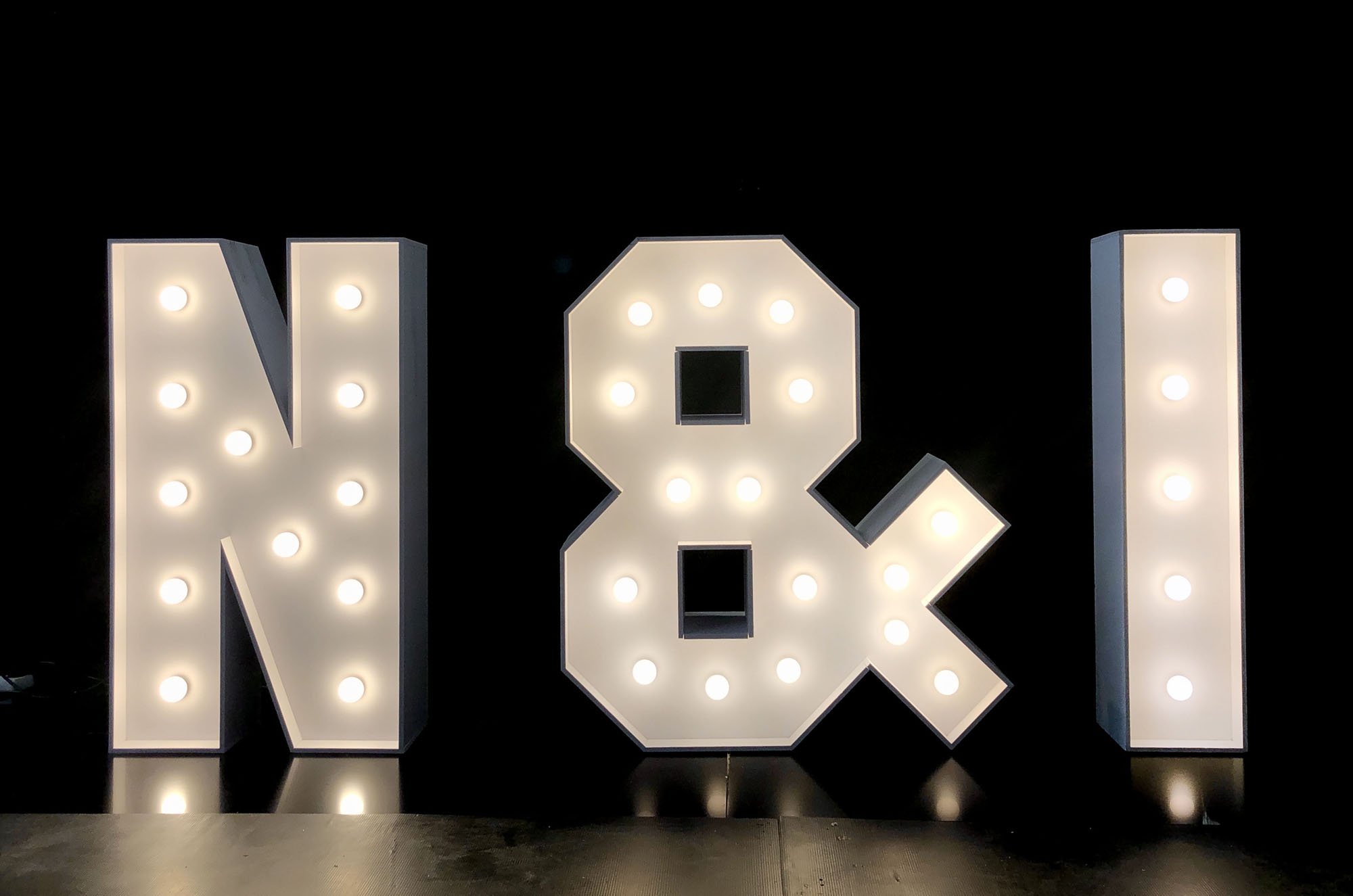 Świecące inicjały na ślub, wesele, rocznicę, konferencje....doskonała dekoracja każdej uroczystości