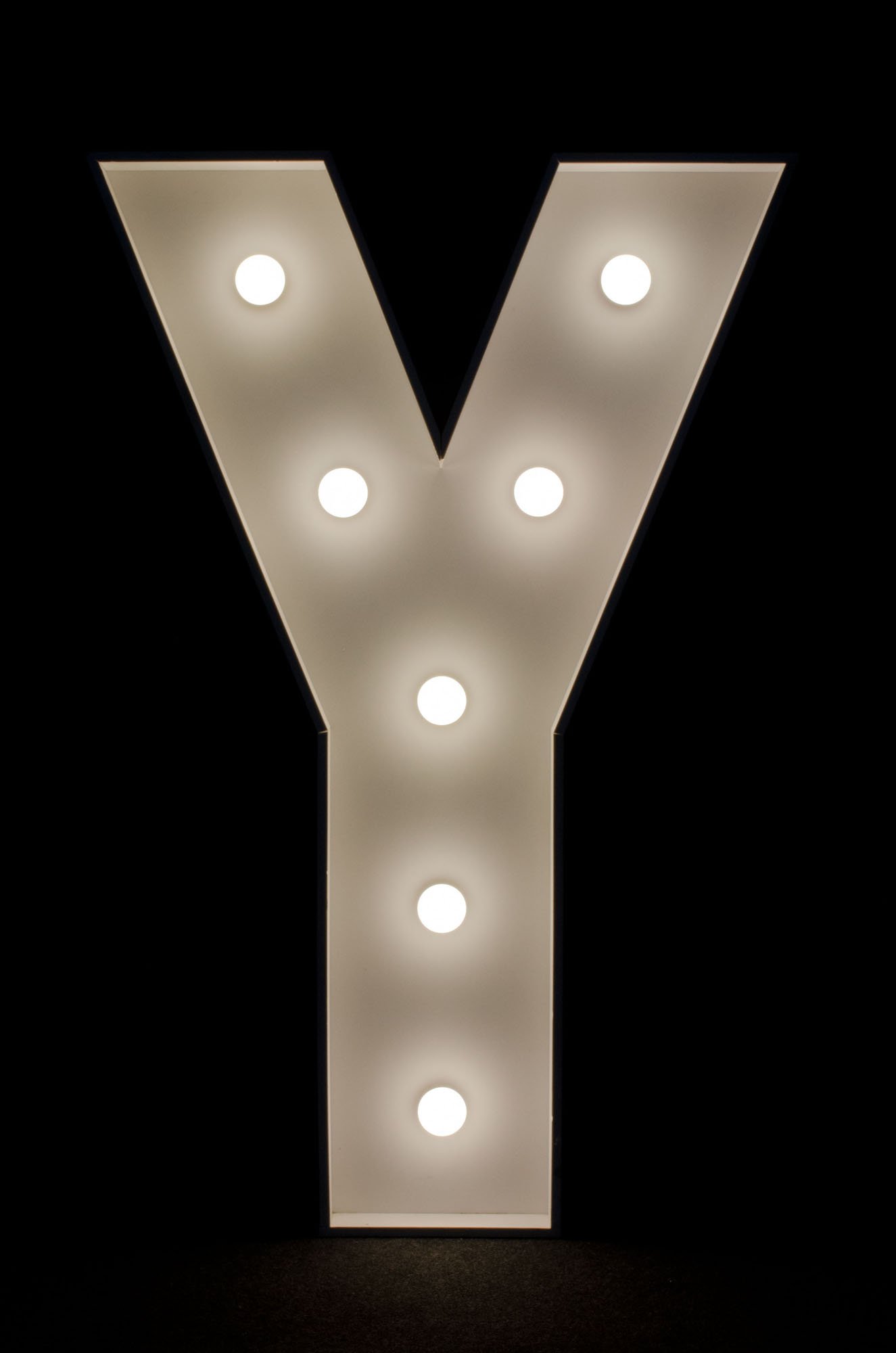 Litera Y podświetlana żarówkami LED, o wysokości 1n, na wynajem, Opolu, alfabet A-Z