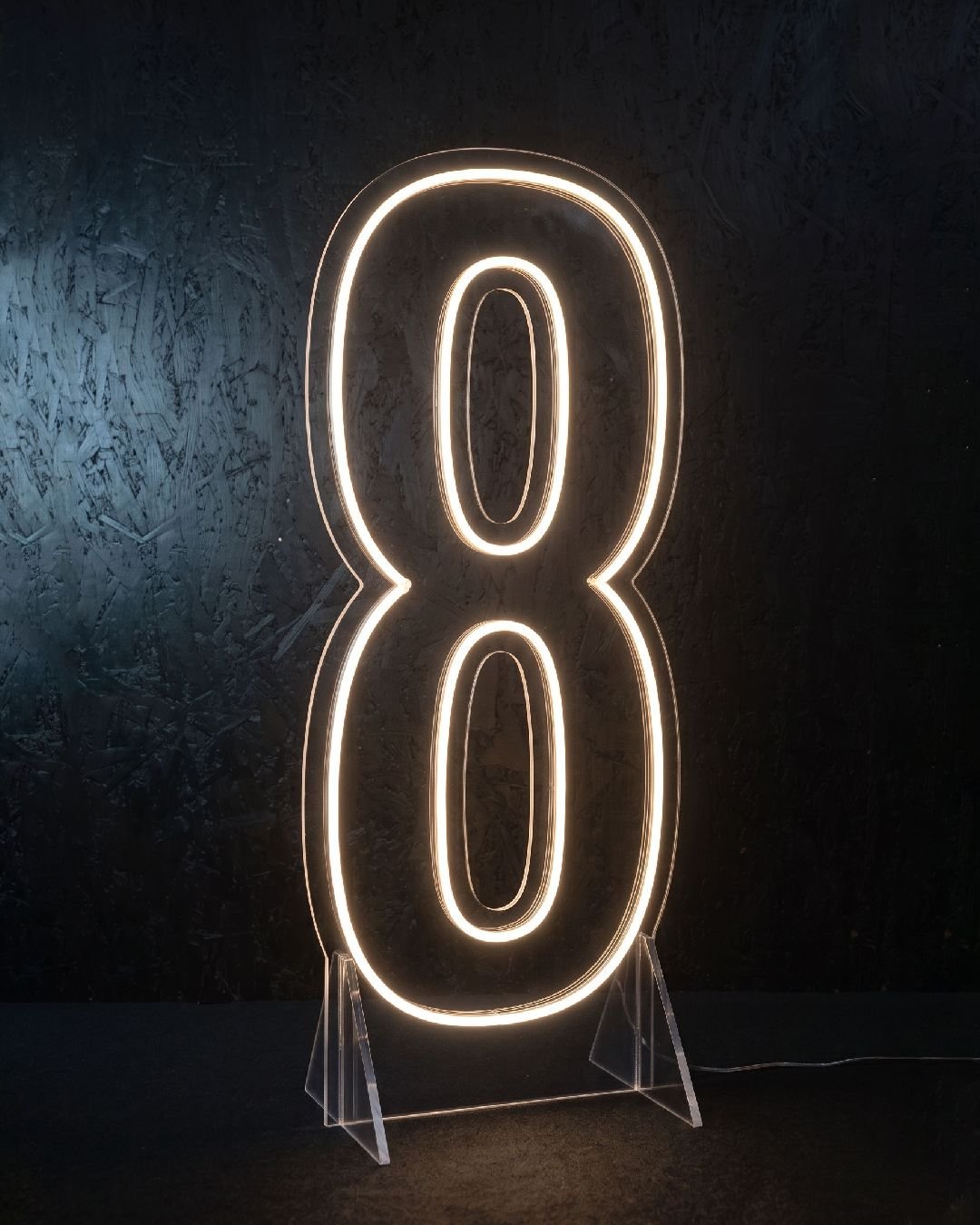 Cyfra 8 LED 120 cm &ndash; neonowa cyfra na 18, 80 urodziny i dekorację sali