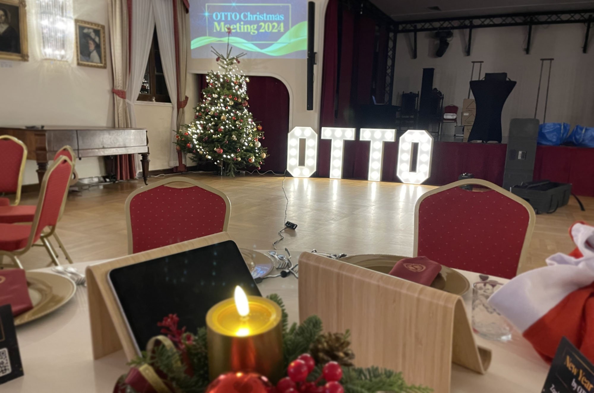 Stojące litery podświetlane żarówkami LED, dekoracja na wigilię firmową, launch event, producent