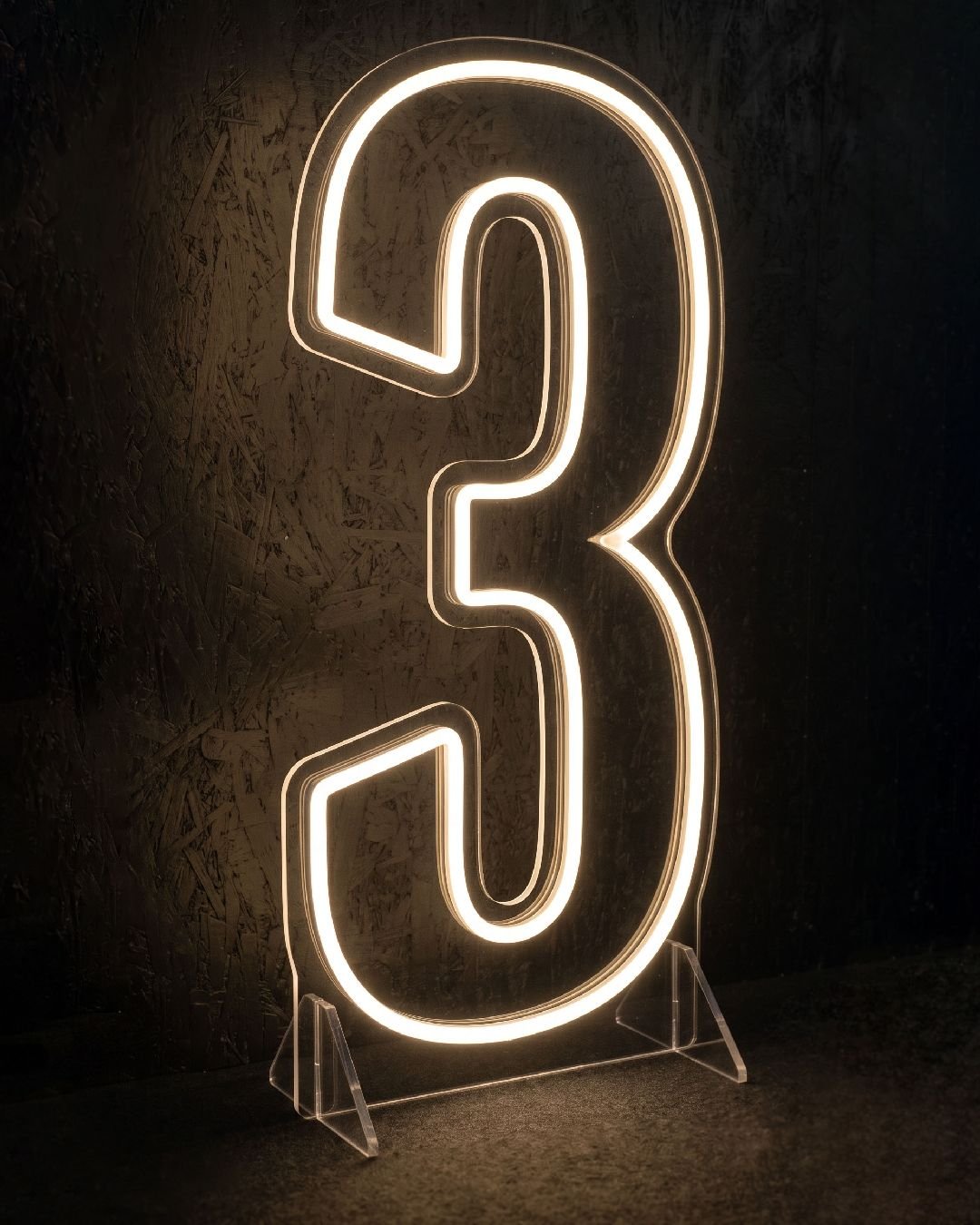Cyfra 3 LED 120 cm &ndash; świecąca cyfra na wynajem, dekoracja imprezowa