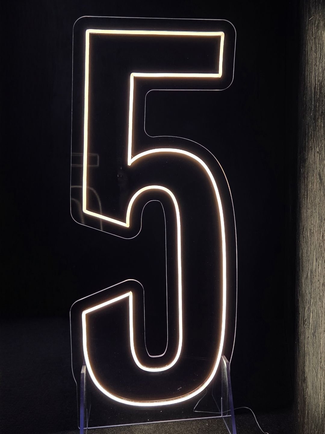 Cyfra 5 LED 120 cm &ndash; świecąca dekoracja na 50 urodziny i jubileusz