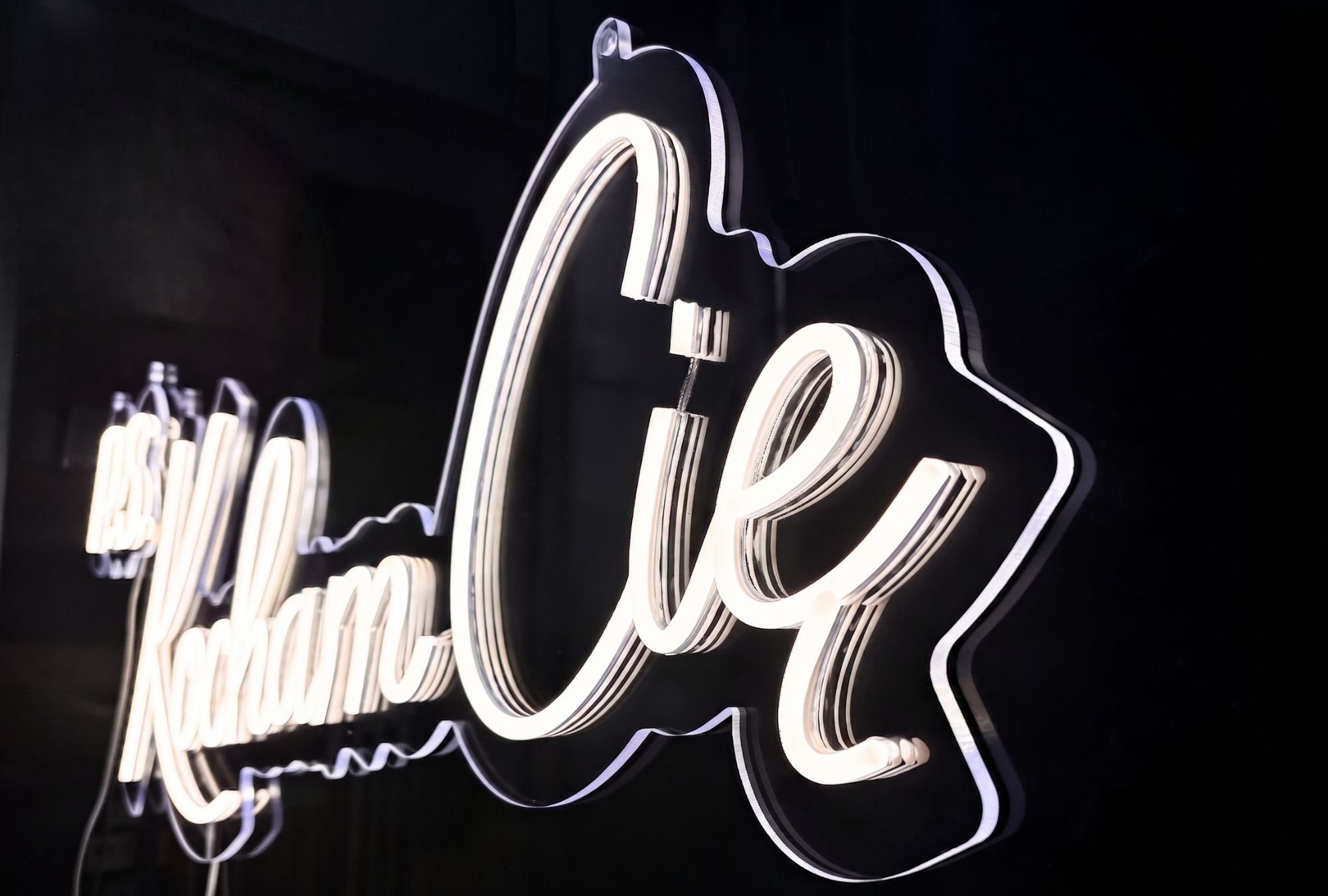 Wypożyczalnia neon&oacute;w LED z tanią wysyłką na tereni ecałej Polski, neon P.S. Kocham Cię