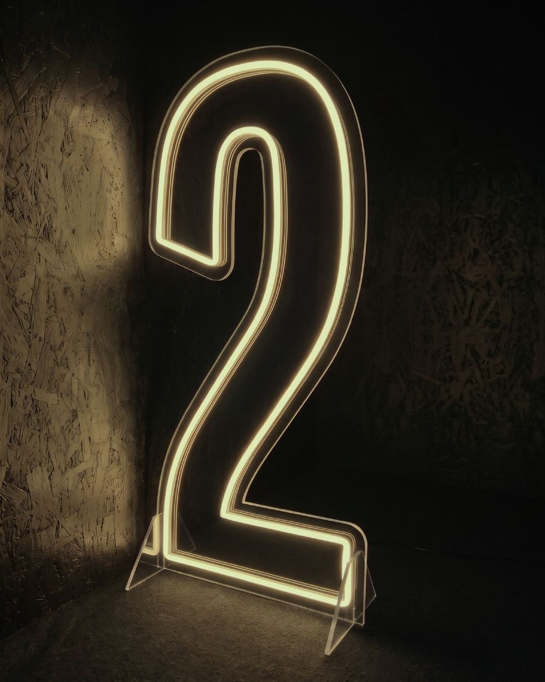 Cyfra 2 LED 120 cm &ndash; neonowa dekoracja na urodziny, jubileusz i Sylwestra