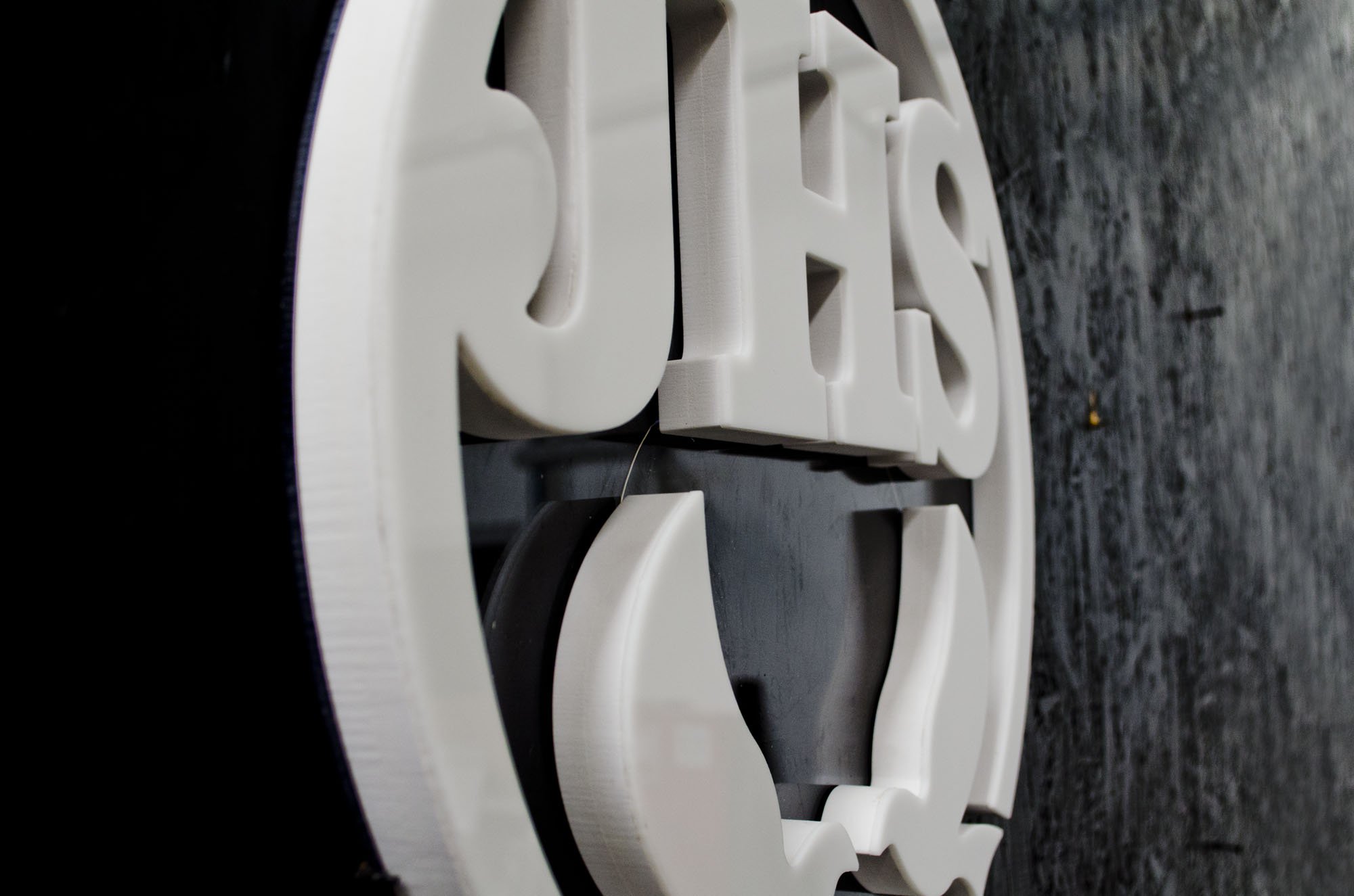 Świecący neon led na komunię idealna dekoracja z wykorzystaniem symboli sakramentu świętego