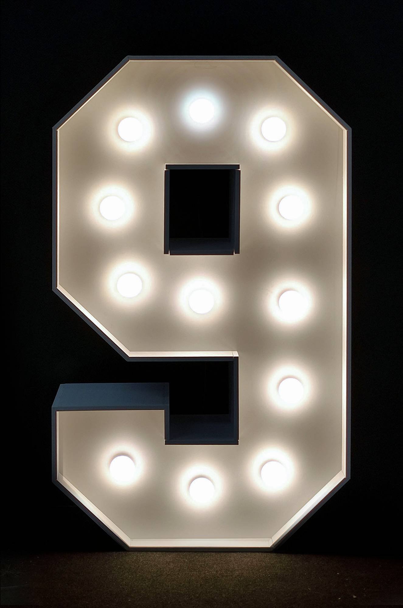 Podświetlane cyfry na wynajem na urodziny, rocznice, jubileusz, firmowe zdarzenia