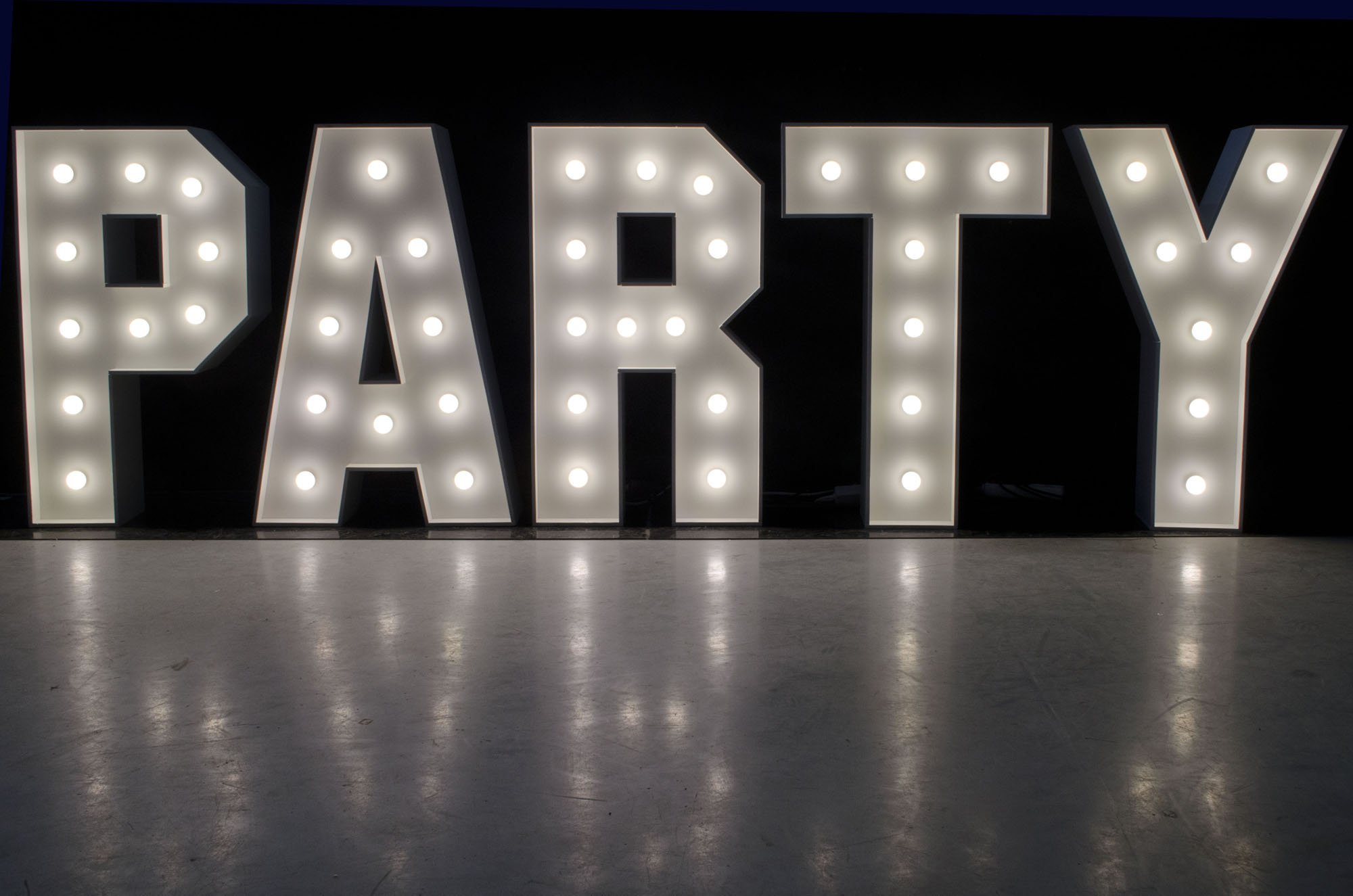 PARTY, DANCE, ESSA skomponuj swoje hasło przewodnie przyjęcia, zrealizujemy je dla ciebie!