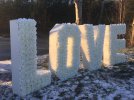 Mobilne litery LOVE w białe róże podświetlane mini ledami