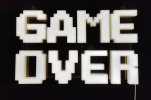 Świecący neonowy napis "GAME OVER" na wynajem, opole