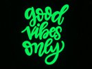 Neon led Good Vibes Only, doskonała dekoracja dla palmiarni, palarnii czy klubu nocnego