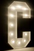 Litera C podświetlana żarówkami LED, o wysokości 1 metra, na wynajem w Opolu