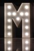 Litera M podświetlana żarówkami LED, o wysokości 1 metra, na wynajem w Opolu