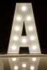 Litera A podświetlana żarówkami LED, o wysokości 1 metra, na wynajem w Opolu