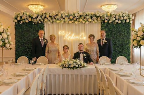 Wiszący napis P.S. Kocham Cię jak neon LED. Niesamowity klimat i dekoracja na wesele