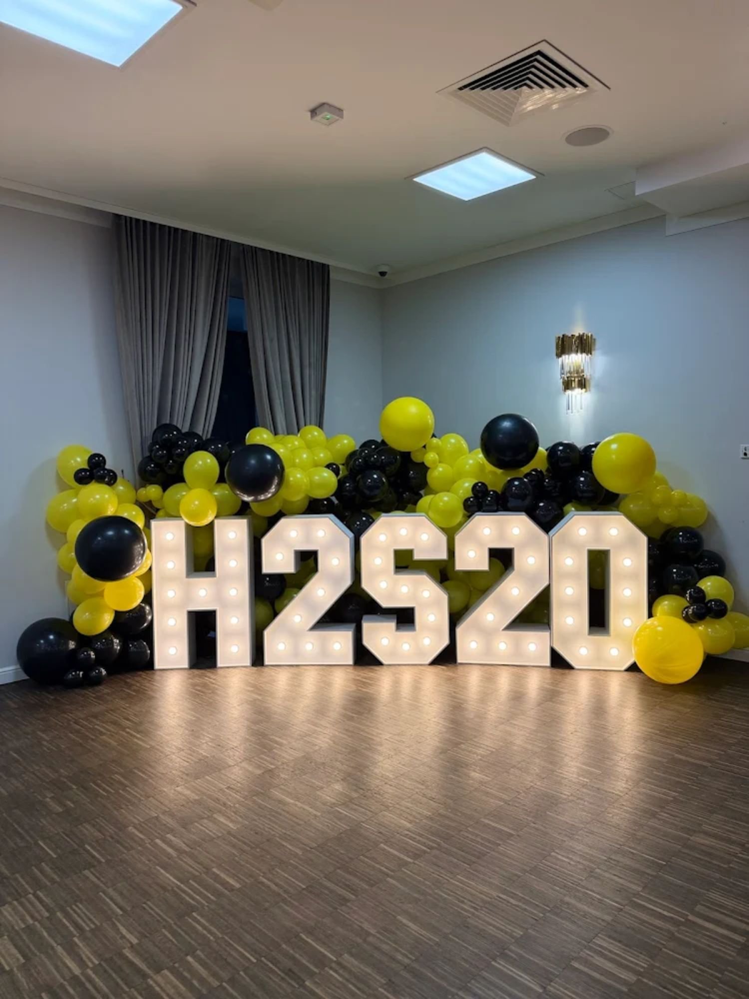 Najem świecących liter i cyfr na wesele, event, urodziny, rocznice i święta, wysyłka, wypożyczalnia