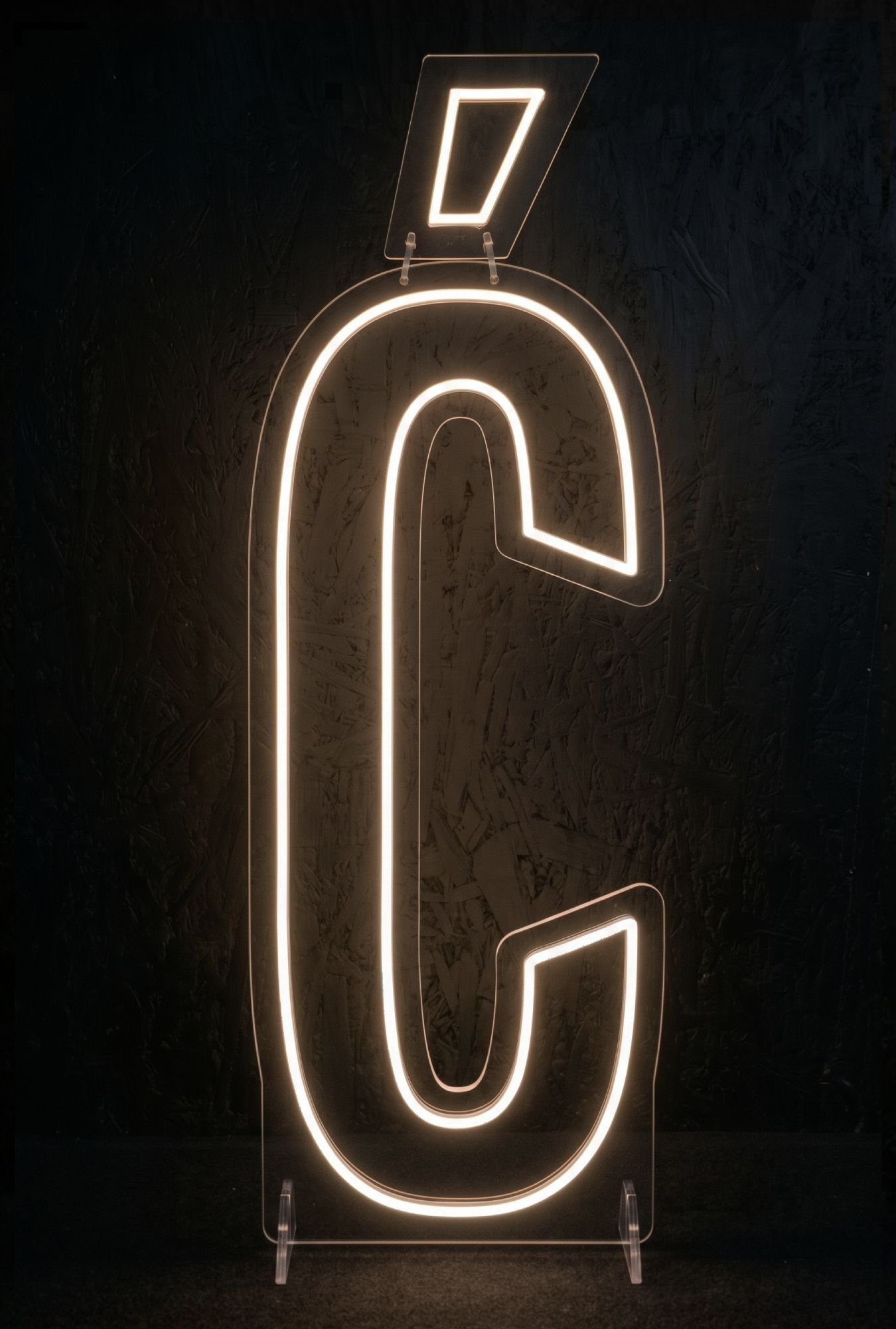 Neonowa litera Ć LED 120 cm &ndash; polska litera świetlna na wynajem do dowolnych napis&oacute;w